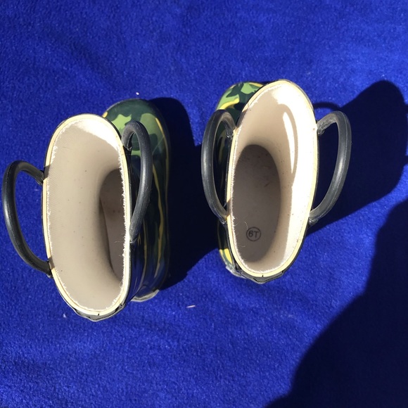 5/$30 Camo Rain Boots for Toddler - Picture 4 of 6